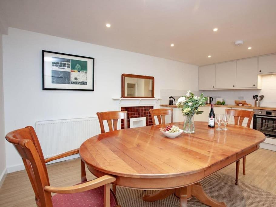 1 Perfectly Located Stylish, Comfortable Apartment Sidmouth Exterior foto
