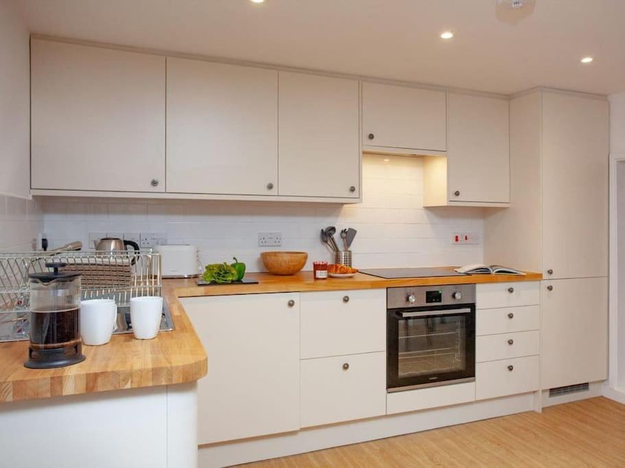 1 Perfectly Located Stylish, Comfortable Apartment Sidmouth Exterior foto
